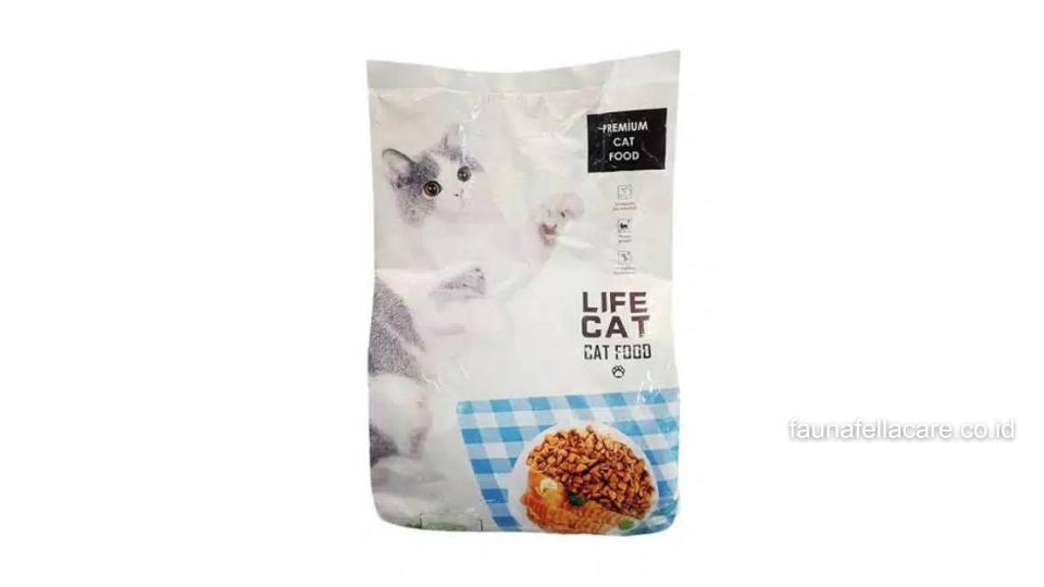 Life Cat Dry Food menawarkan keunggulan seperti cocok untuk semua usia kucing, meningkatkan nafsu makan dan baik untuk kesehatan bulu kucing.